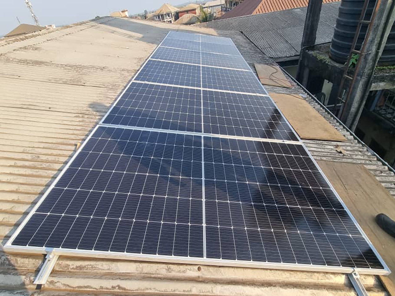 fintrustafrica-solar-panels-on-rough-top-01-retouched