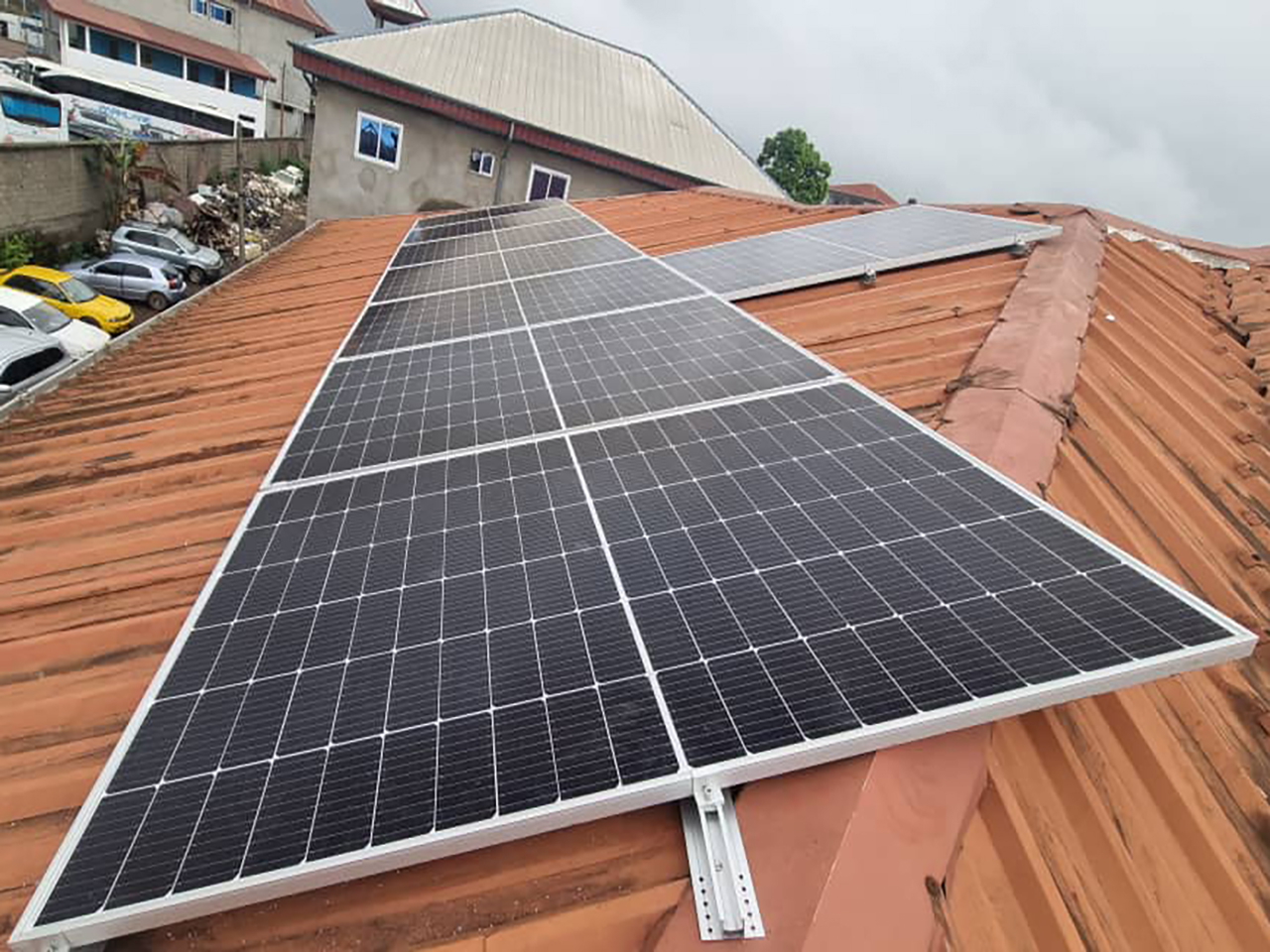 fintrustafrica-solar-panels-on-rough-top-02-retouched