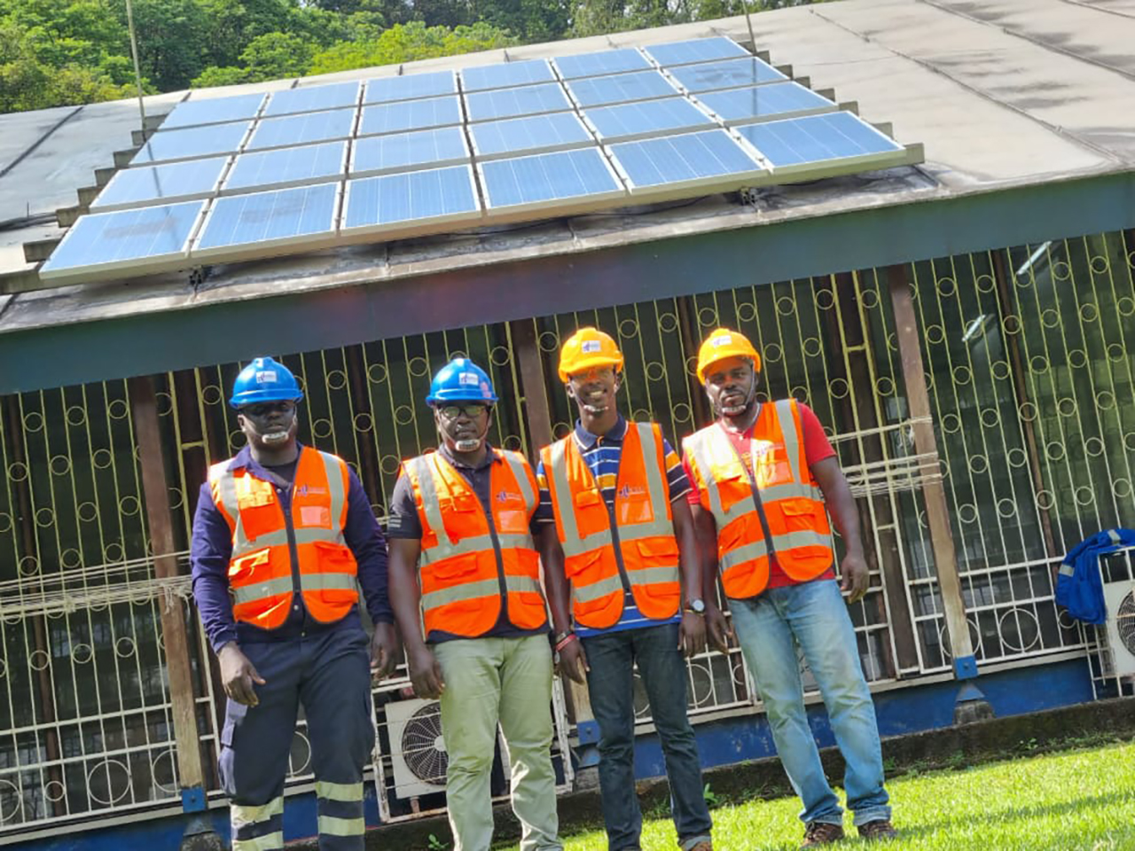 fintrustafrica-solar-system-with-technicians-02